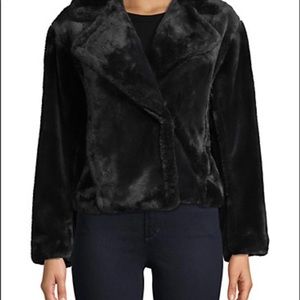 Gorgeous piece & ready to be worn!